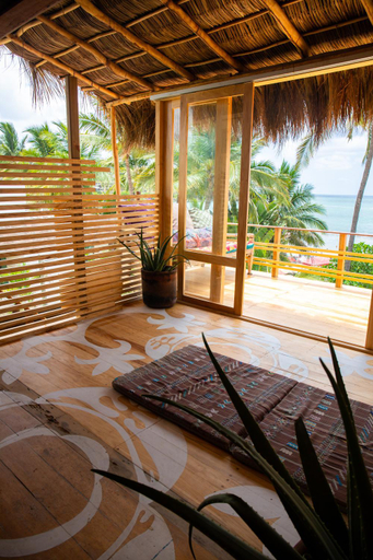 Others 3, Casa Love, Compostela