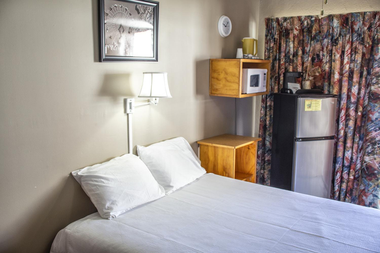 Bedroom 2, Florentine Family Motel, Cape May
