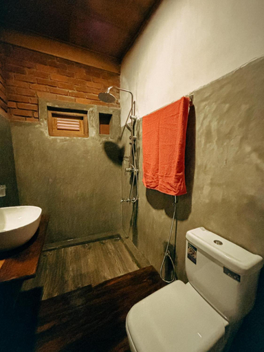 Bathroom 3, NatureWoodland, Ella