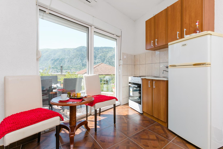 Others 5, Apartments Feniks