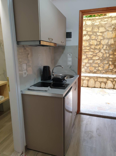 Others 5, Apart-Hotel Llazari, Vlorës