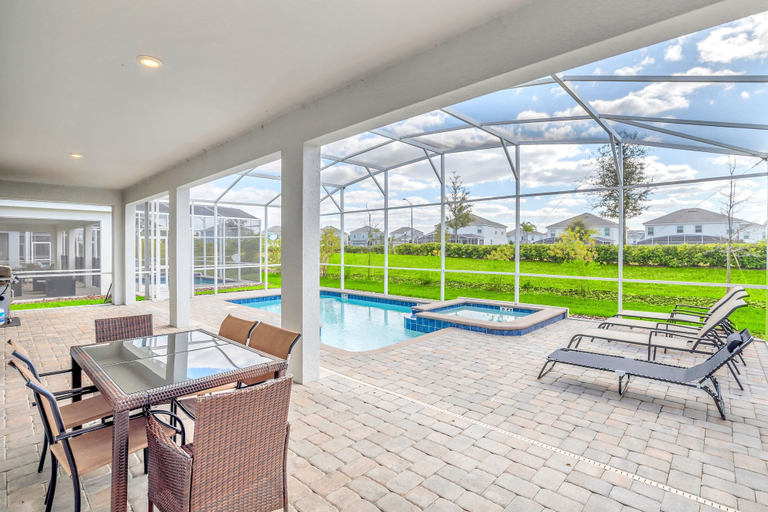 Others 5, Champions Gate Resort Home w BBQ Pool, Osceola