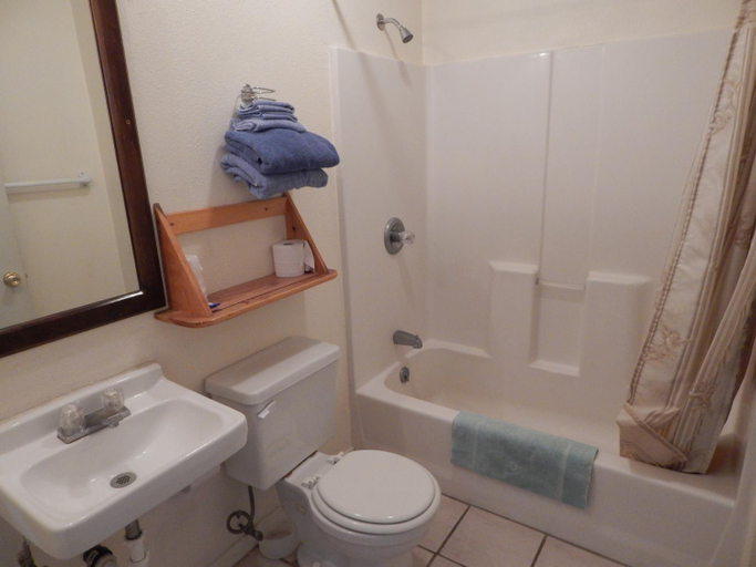 Bathroom 1, Ute Motel, El Paso