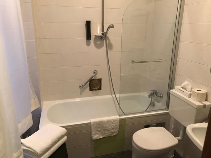 Bathroom 3, Rettensteinerhof Wirtshaus, Amstetten