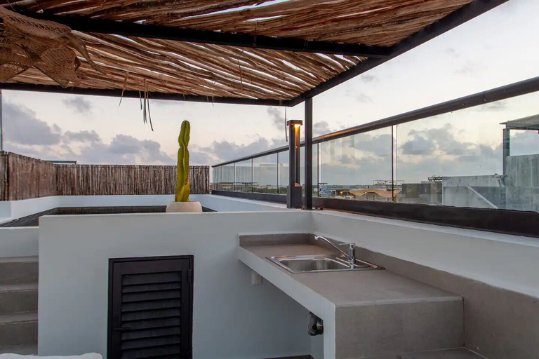 Bathroom 2, Kite Suite 207, Cozumel