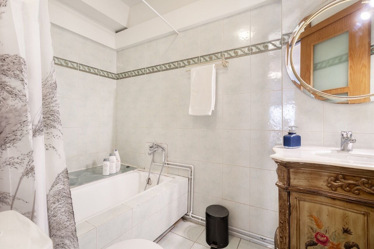 Bathroom 4, Athenian Gate To Plaka, Attica