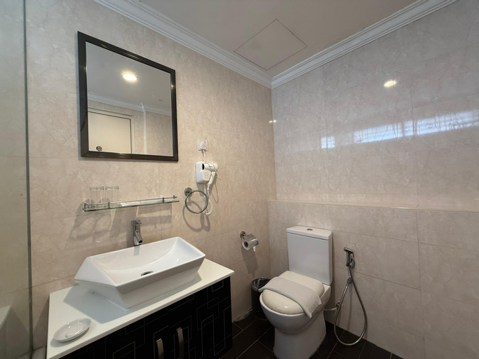 Bathroom 7
