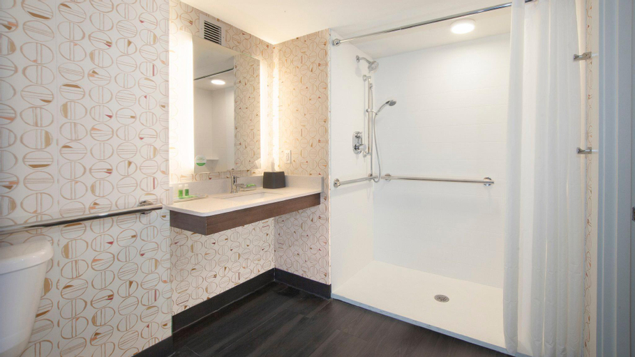 Bathroom 4