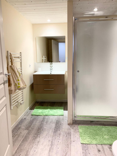 Bathroom, LA ROCHELLE, 10 km Chatelaillon-Plage, Charente-Maritime