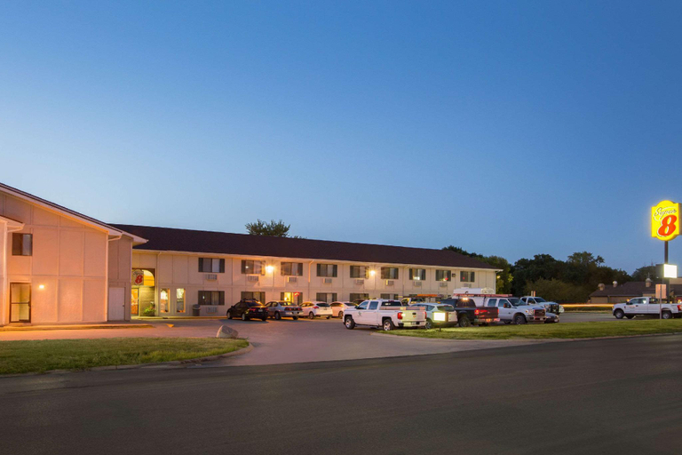 Exterior & Views 2, Super 8 By Wyndham Storm Lake, Buena Vista