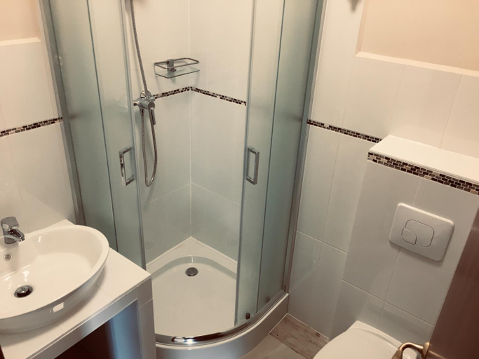 Bathroom 3, Ankavi Panzio, Szeged