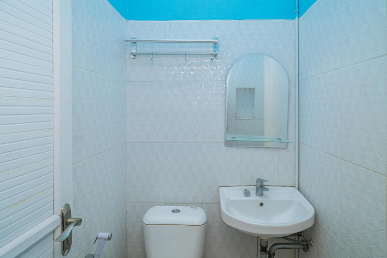 Bathroom 11