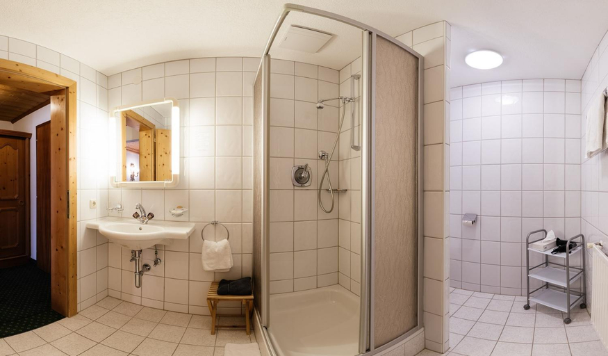 Bathroom 3, Hotel Regina, Landeck