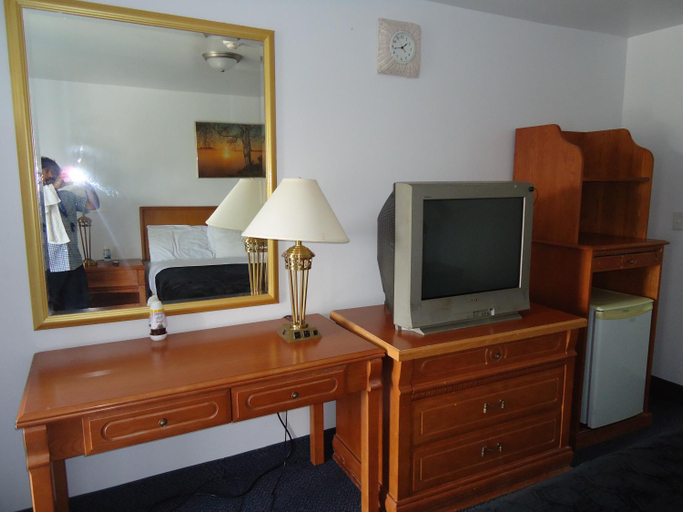 Others 5, Westmount Motel, Oxford