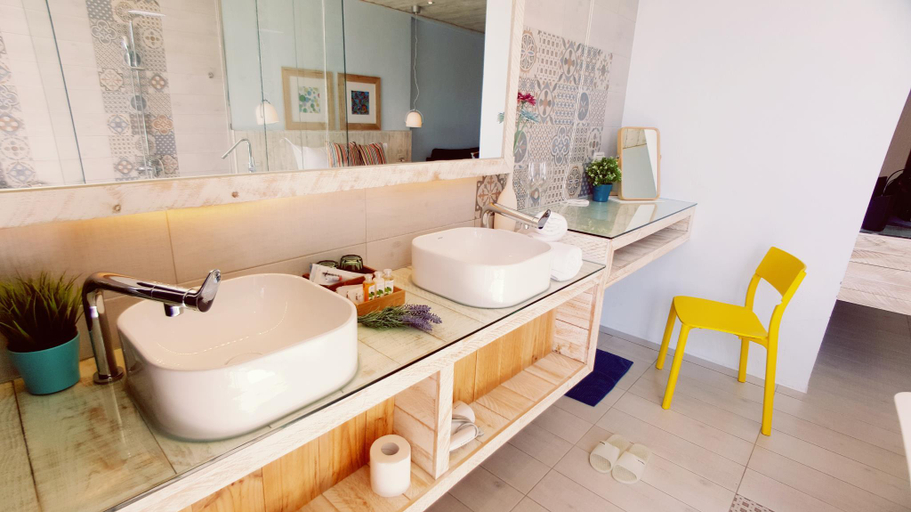 Bathroom 15