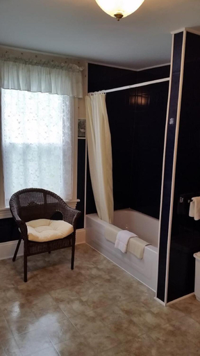 Bathroom 3, Bayside Inn, Digby