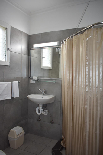 Bathroom 2, Mountain View Motel, Towong - Pt B