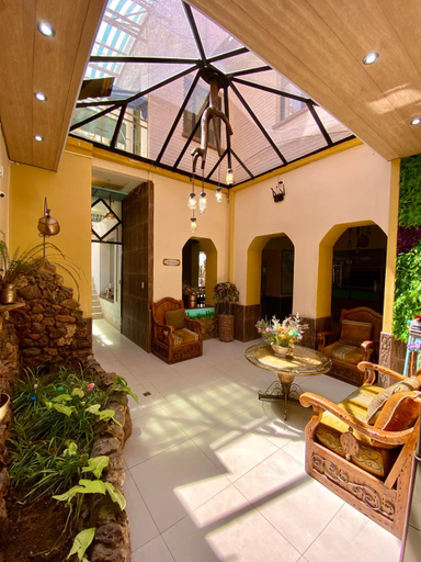 Public Area, Hotel Mitru, Sud Chichas