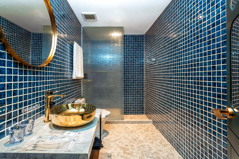 Bathroom 27
