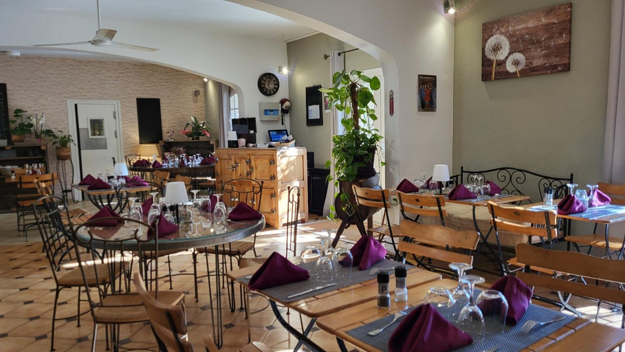 Food & Drinks 3, Auberge de la Table Ronde, Var