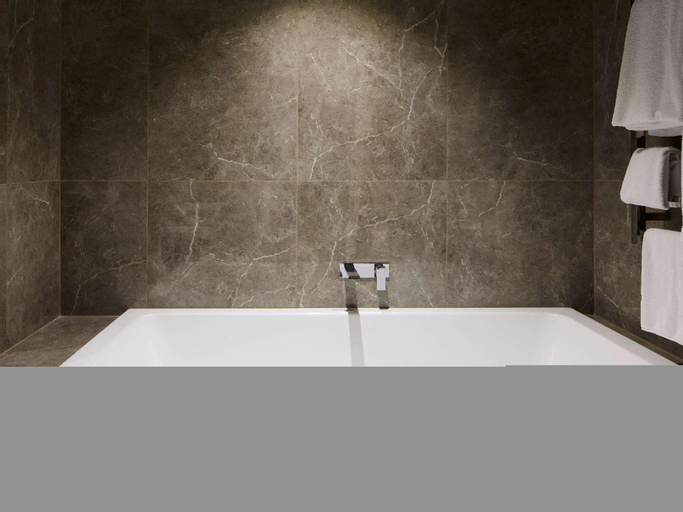 Bathroom 13