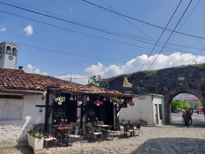 Others 2, Private room historic center Elbasan, Elbasanit