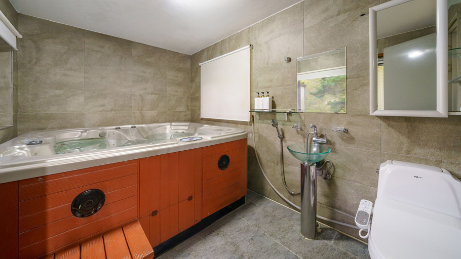 Bathroom 4, Hongcheon Inmylife Dokche Pension, Chuncheon