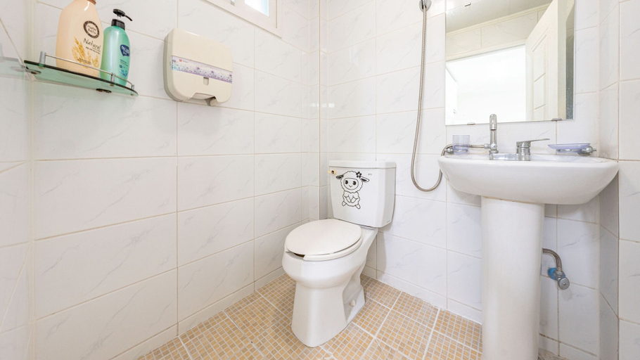 Bathroom 4, Gapyeong Hanulteo Pension, Gapyeong