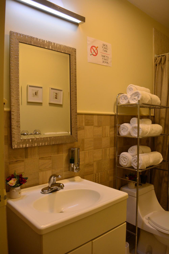 Bathroom 3, Kangaroo Wasi Airport Bed & Breakfast, Callao