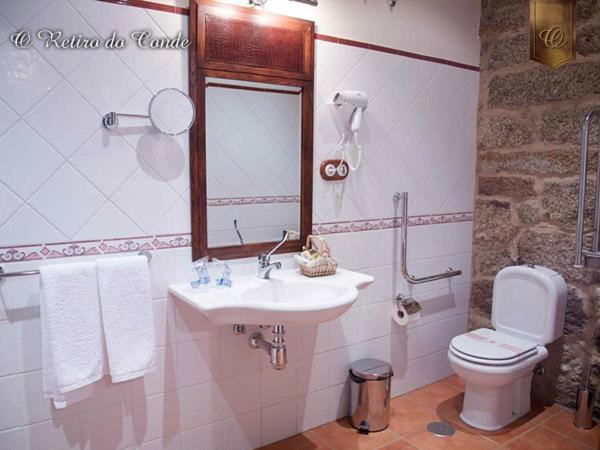 Bathroom, O Retiro do Conde, Ourense