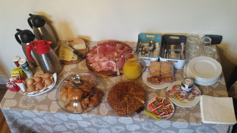 Food & Drinks 9