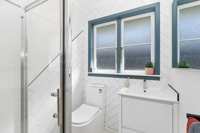 Bathroom 3, The House of Hazel, Matamata-Piako