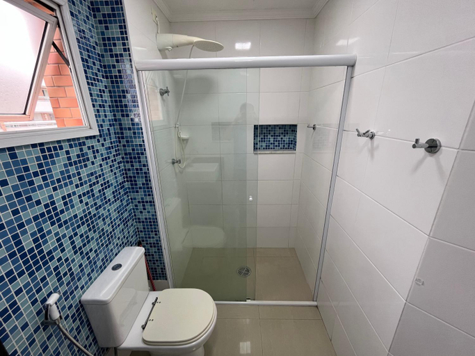 Bathroom 2, FLAT BOULEVARD RIVIERA - 7o Andar - VISTA PARA AS MONTANHAS e a 150 m DA PRAIA ! SUPER PROMOCAO - De, Bertioga