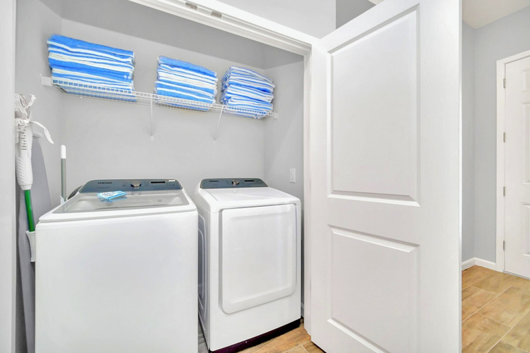 Bathroom 3, UpstaySleeps26PrivatePoolHotTubCinemaG, Osceola