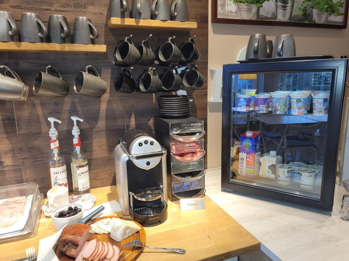 Food & Drinks