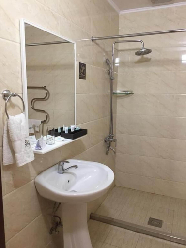 Bathroom 4, Park Hotel al Bustan, Shymkent