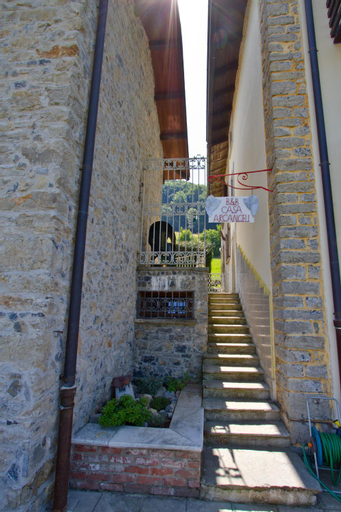 Exterior & Views 30