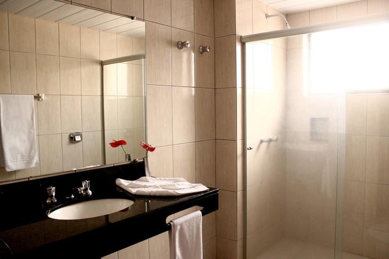 Bathroom 5, Hotel Germania, Joinvile