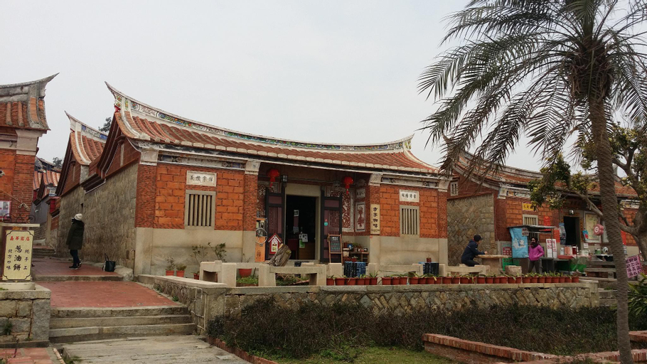 Exterior 4