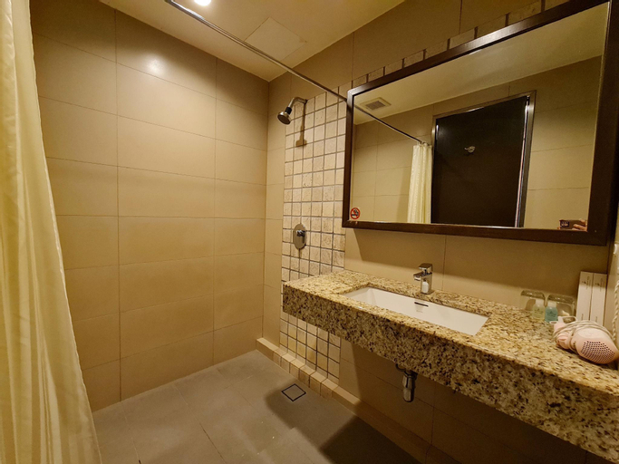 Bathroom 7