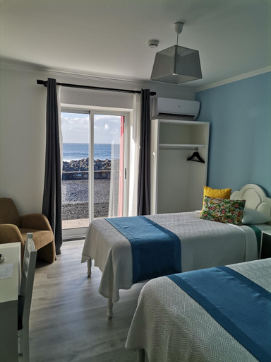 Others 5, Ocean Breeze, Madalena