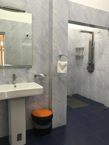 Bathroom 3, Duvi's Shelter Bungalow, Kaduwela