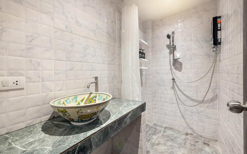 Bathroom 22