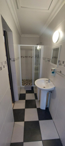 Bathroom, SuNel's Guest Rooms, West Coast