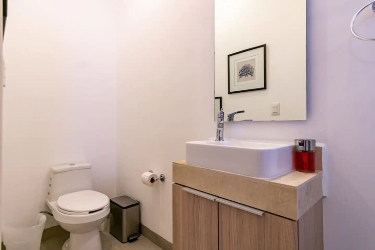 Bathroom 3, Camino del Tezal, La Paz