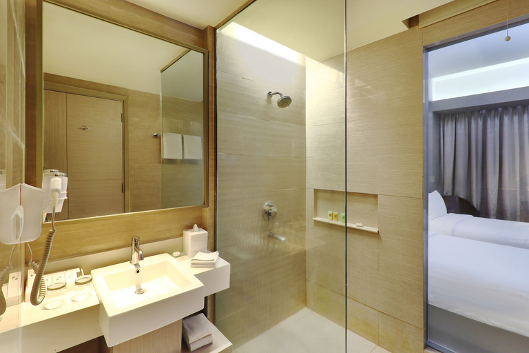 Bathroom 5, Swiss-Belhotel Cirebon, Cirebon