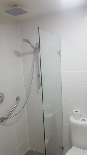 Bathroom 2, Sur La Mer