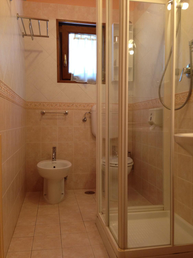 Bathroom 3, Hotel I Pionieri, Pistoia