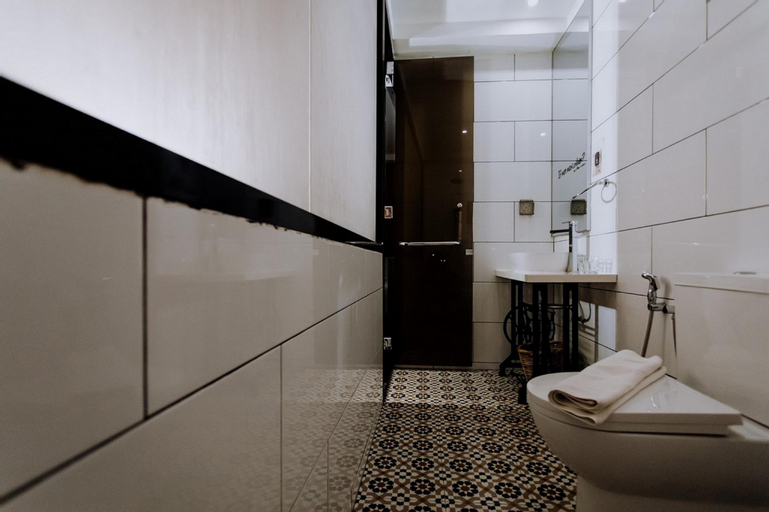 Bathroom 7