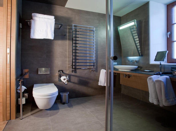 Bathroom 3, Apartaments Vall de Nuria, Girona